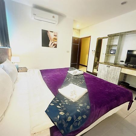 The Shades Hotel 50 Meter Beach Front Patong Exteriör bild