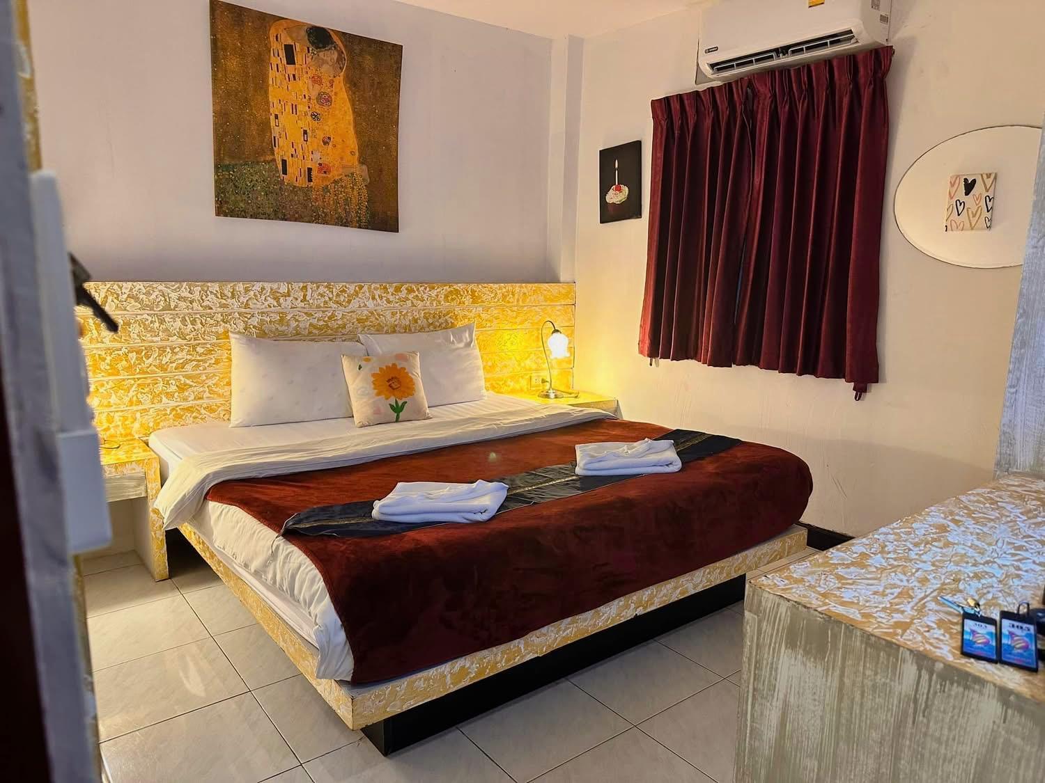 The Shades Hotel 50 Meter Beach Front Patong Exteriör bild