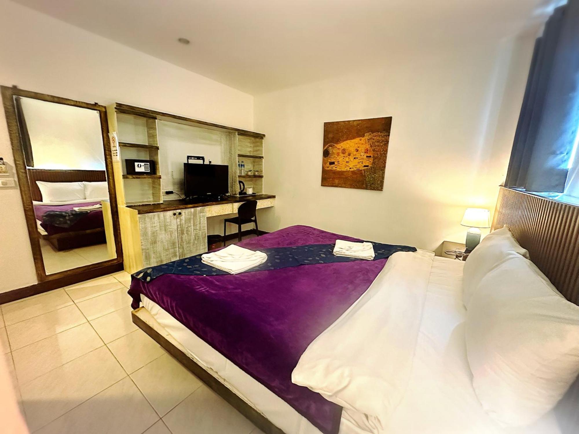 The Shades Hotel 50 Meter Beach Front Patong Exteriör bild