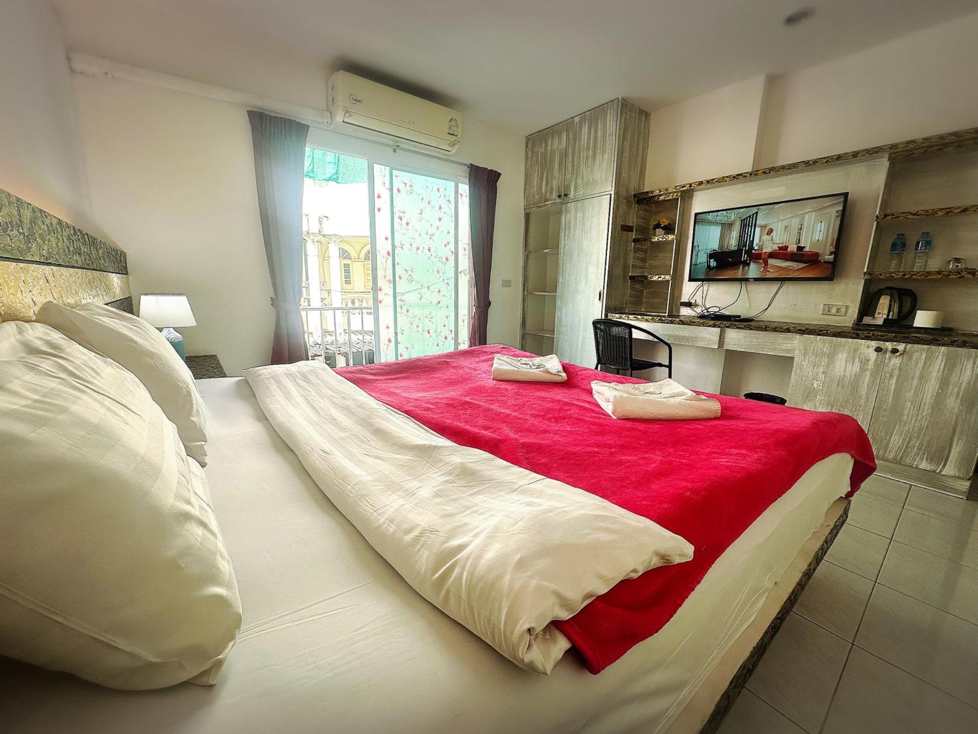 The Shades Hotel 50 Meter Beach Front Patong Exteriör bild