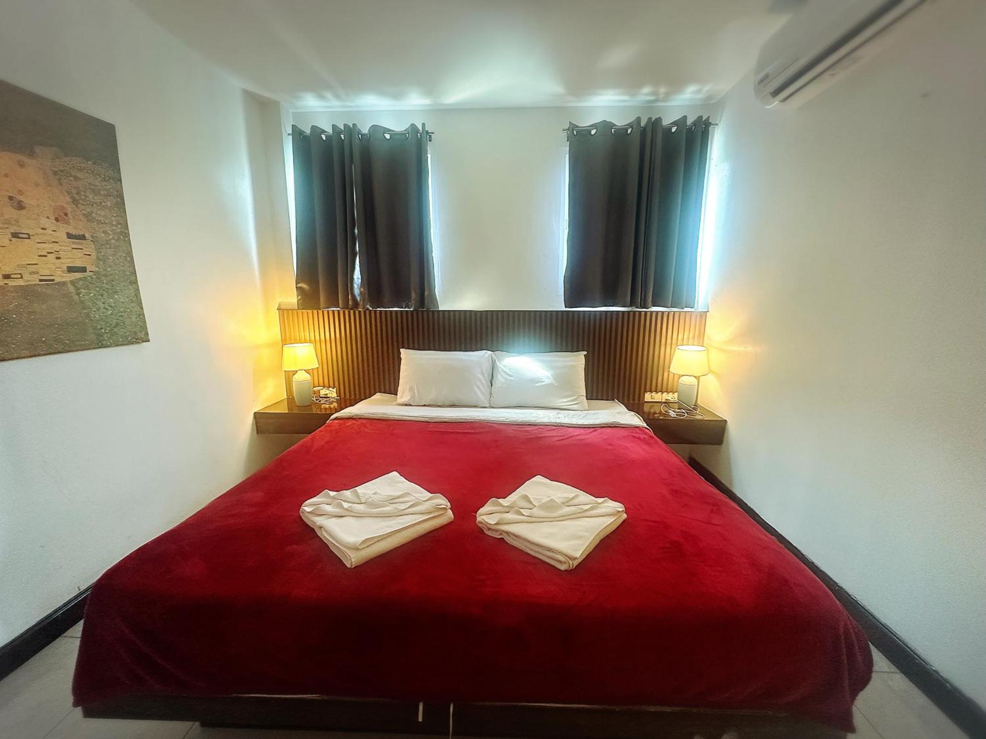 The Shades Hotel 50 Meter Beach Front Patong Exteriör bild
