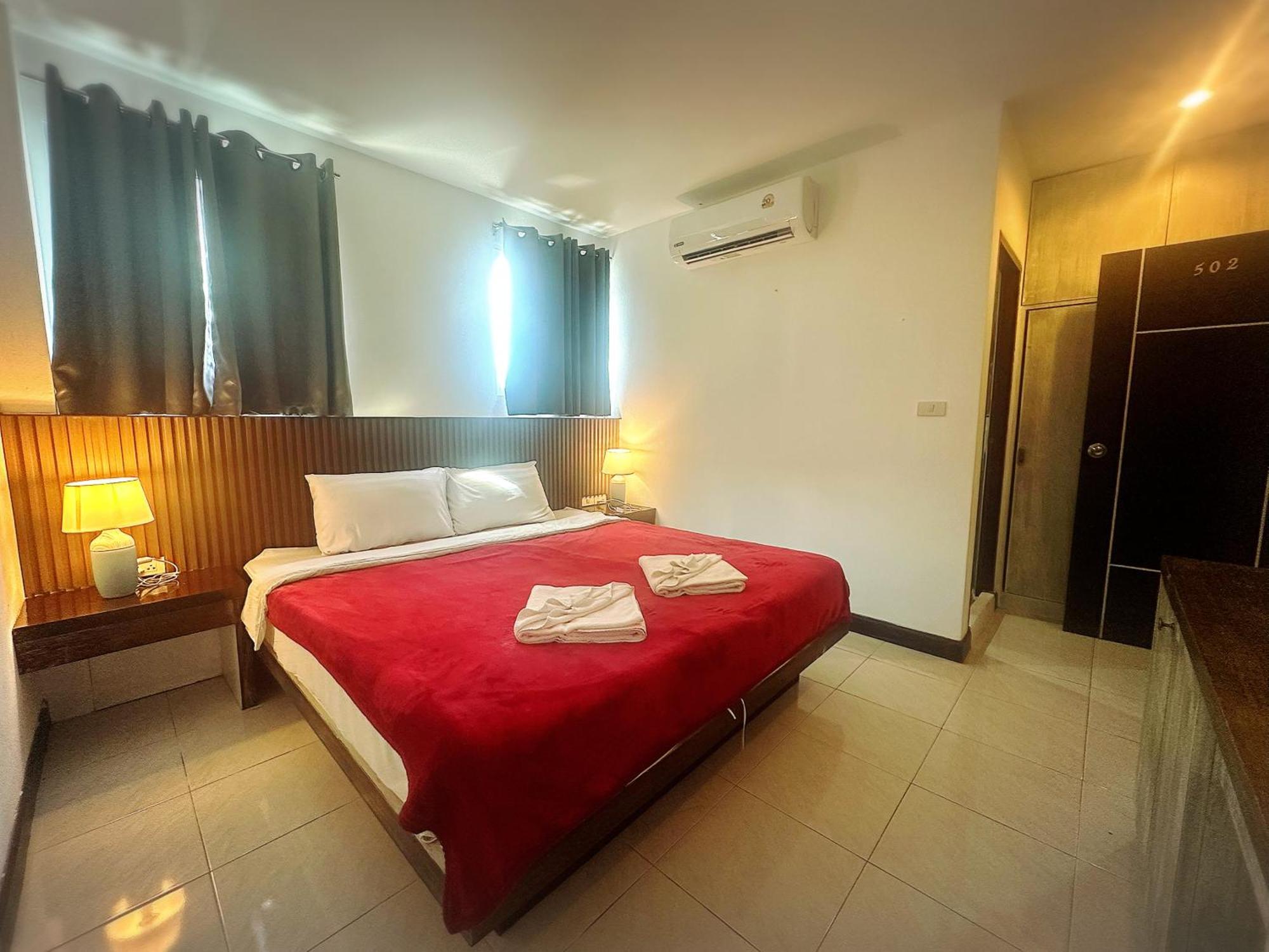 The Shades Hotel 50 Meter Beach Front Patong Exteriör bild