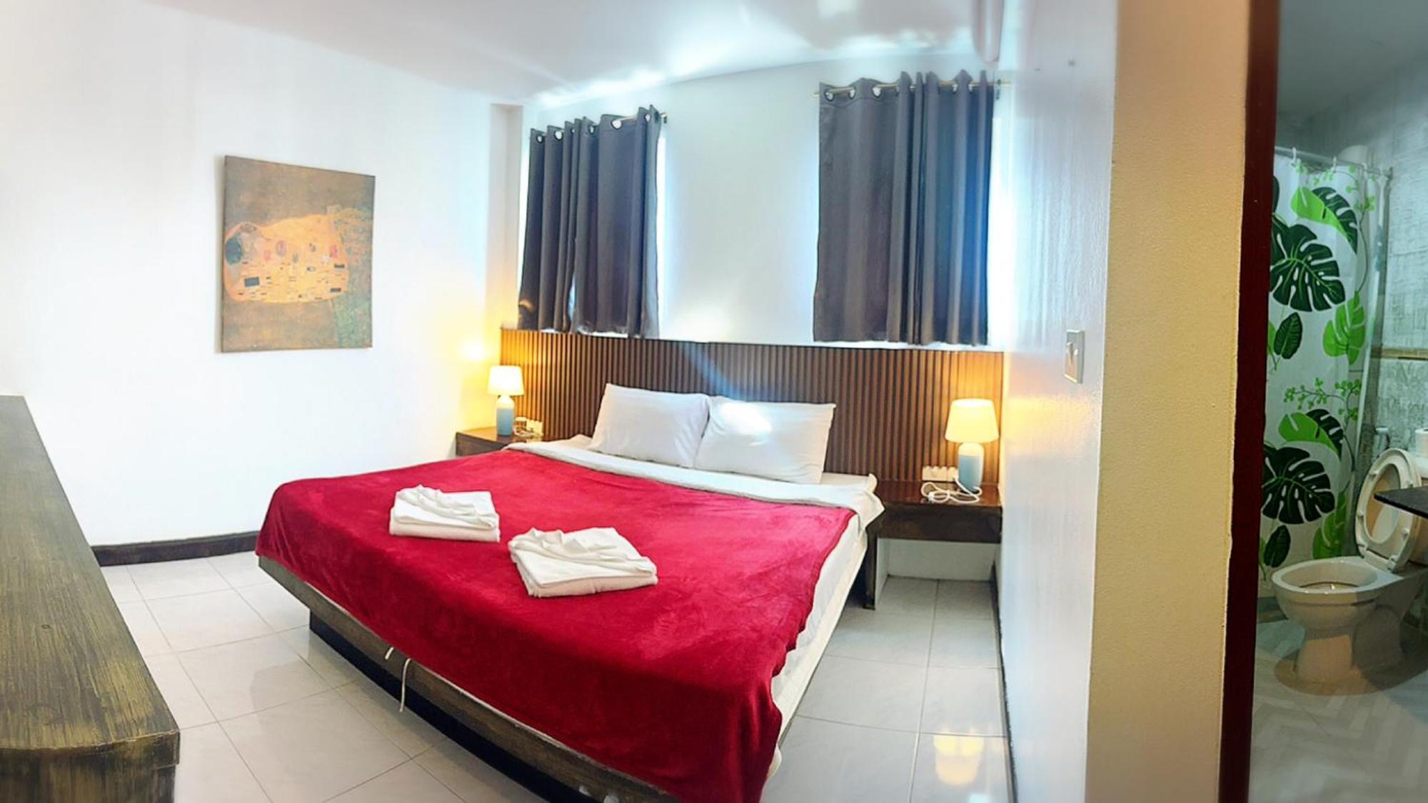 The Shades Hotel 50 Meter Beach Front Patong Exteriör bild